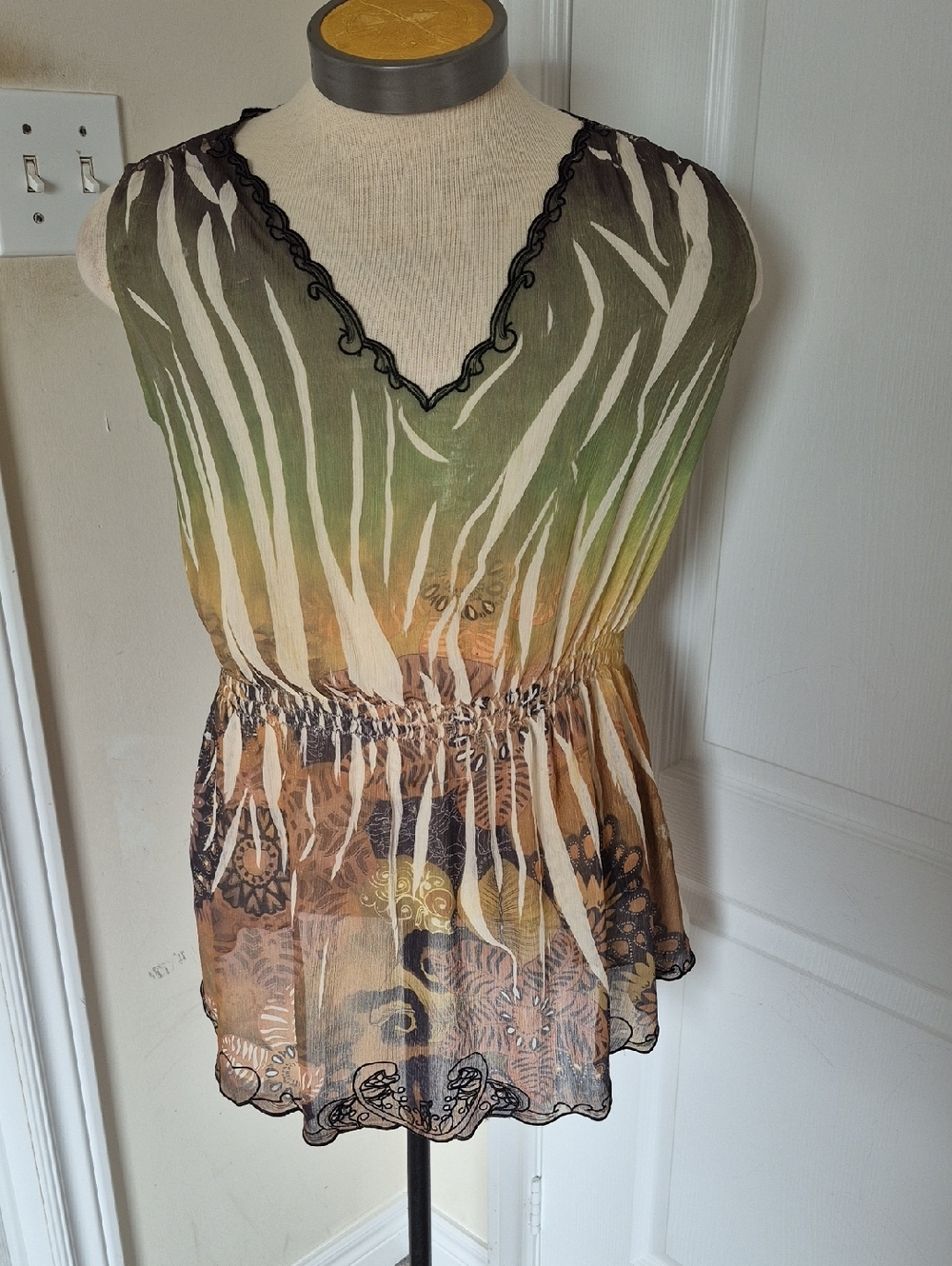 Peter Nygard Green Tan Printed Sleeveless Peplum Camisole With Embroidery